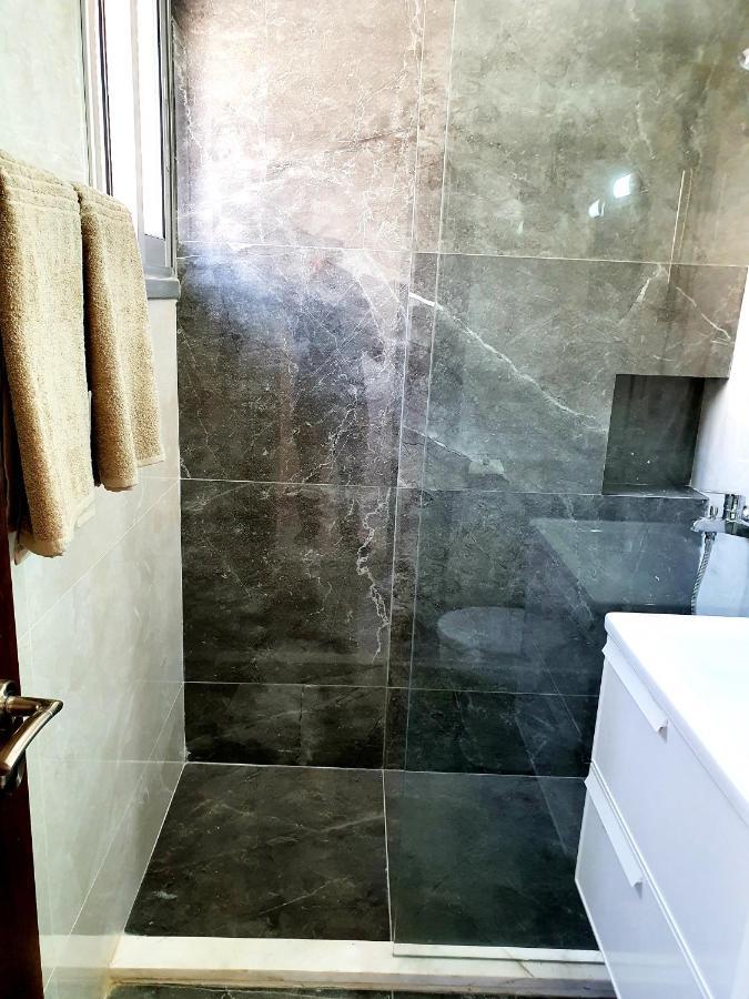 2 Bedroom Cozy Apartment Near Tourist Area, 200M From Sea Paphos Extérieur photo