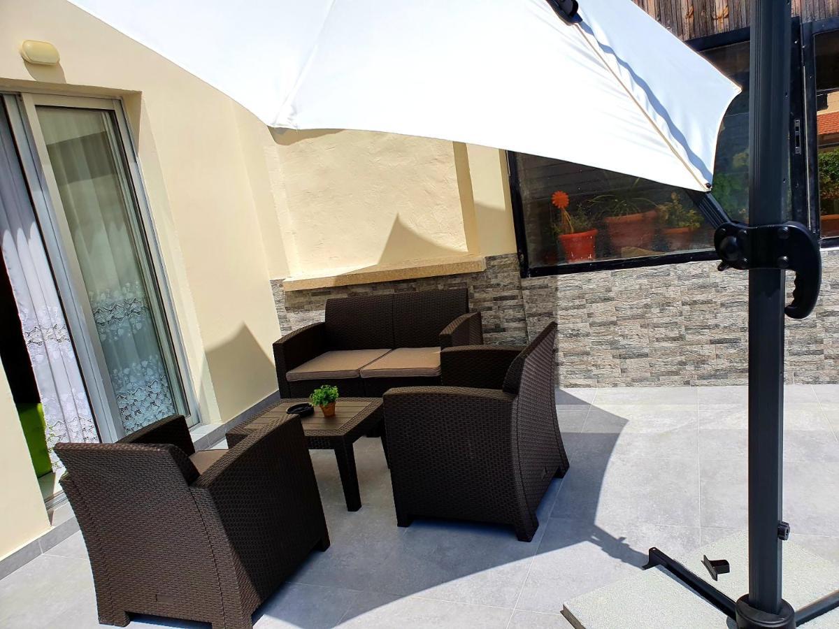 2 Bedroom Cozy Apartment Near Tourist Area, 200M From Sea Paphos Extérieur photo