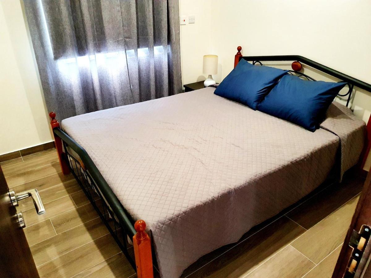 2 Bedroom Cozy Apartment Near Tourist Area, 200M From Sea Paphos Extérieur photo