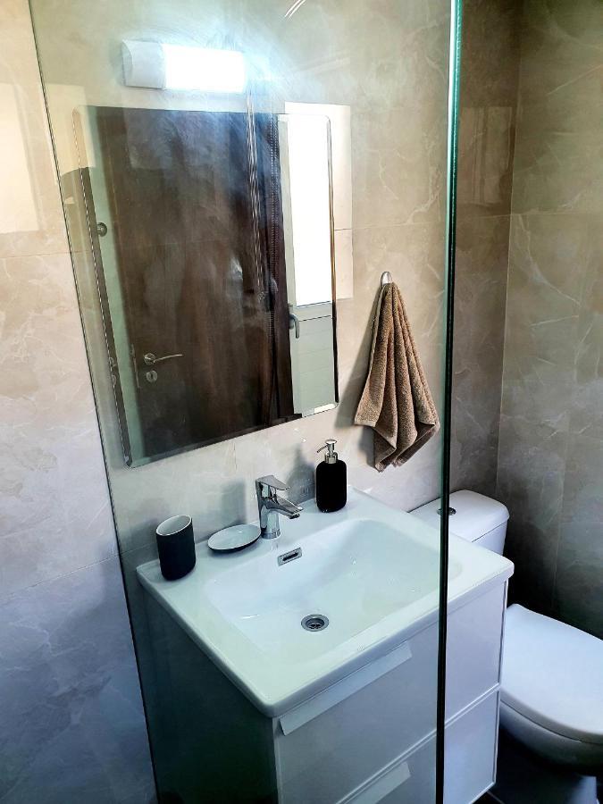 2 Bedroom Cozy Apartment Near Tourist Area, 200M From Sea Paphos Extérieur photo
