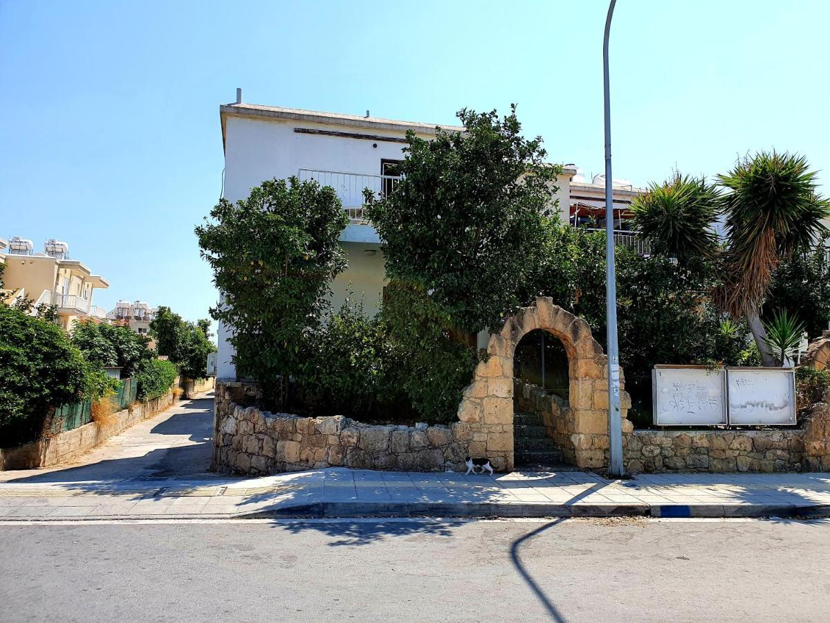 2 Bedroom Cozy Apartment Near Tourist Area, 200M From Sea Paphos Extérieur photo